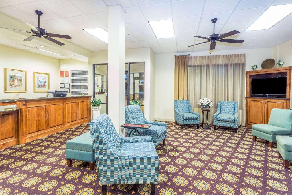 Days Inn by Wyndham Valdosta/Near Valdosta Mall photo 2