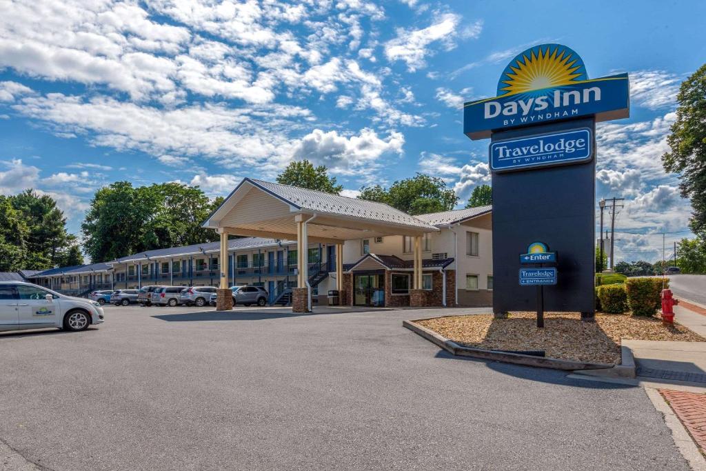 Travelodge By Wyndham Charles Town/Harpers Ferry image