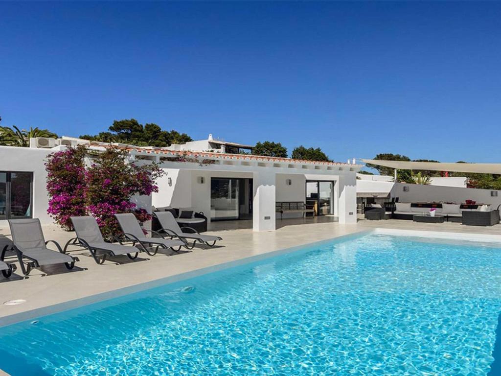 Modern Villa with sea views