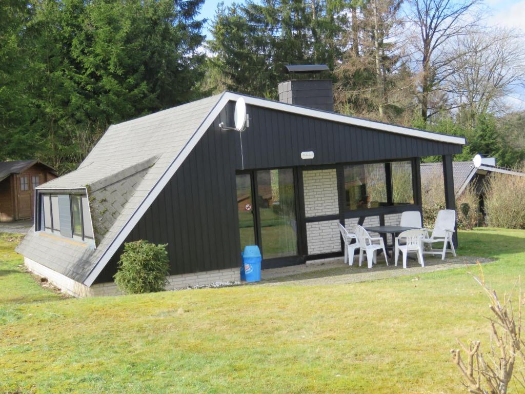 Holiday Home Waldferienpark Gerolstein-11 by Interhome