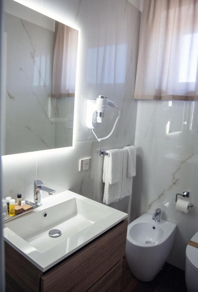 LAURIA Luxury Room photo 3