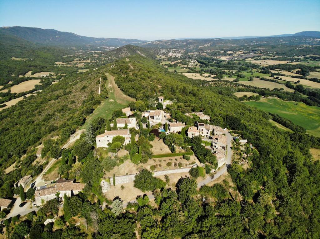 La Fenice - Beautifully restored property with heated pool in small village photo 3