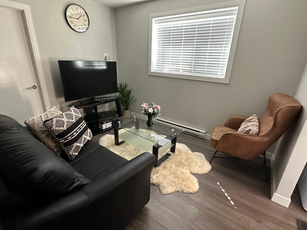 Cozy BSMT Apt w/2BR+Disney+ Nflx