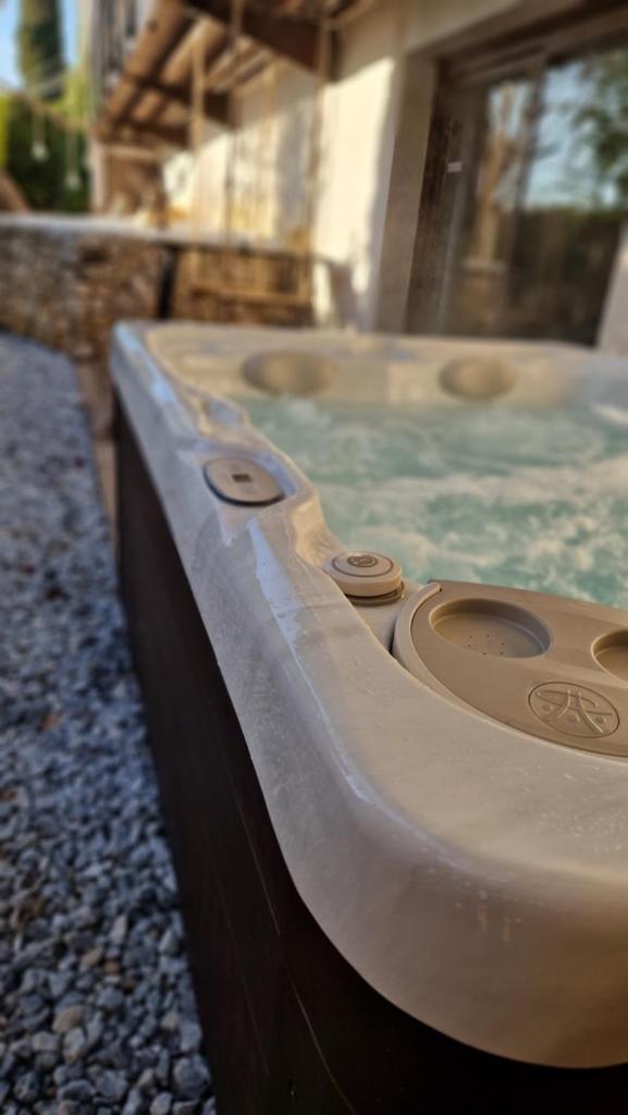 Chambre Cigale jacuzzi privé photo 2