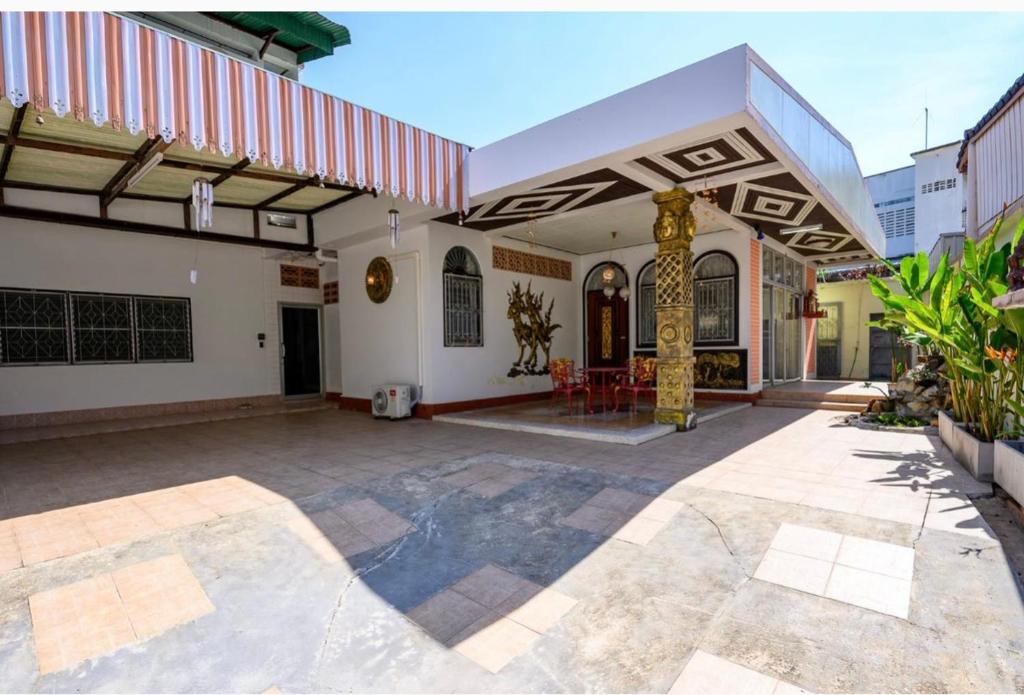 Lotus House