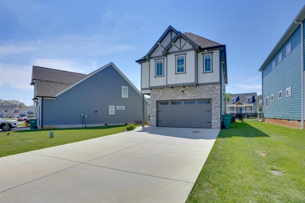 Modern Luxury Retreat Walk to Tims Ford Lake! photo 3