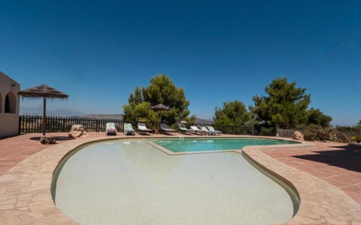 Preciosa villa con gran piscina y fabulosas vistas photo 1