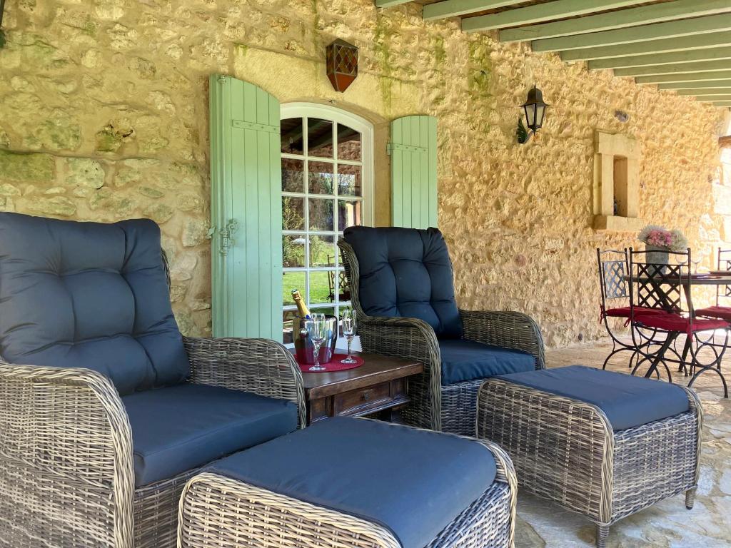 Le Petit Chateau - adults only property photo 3