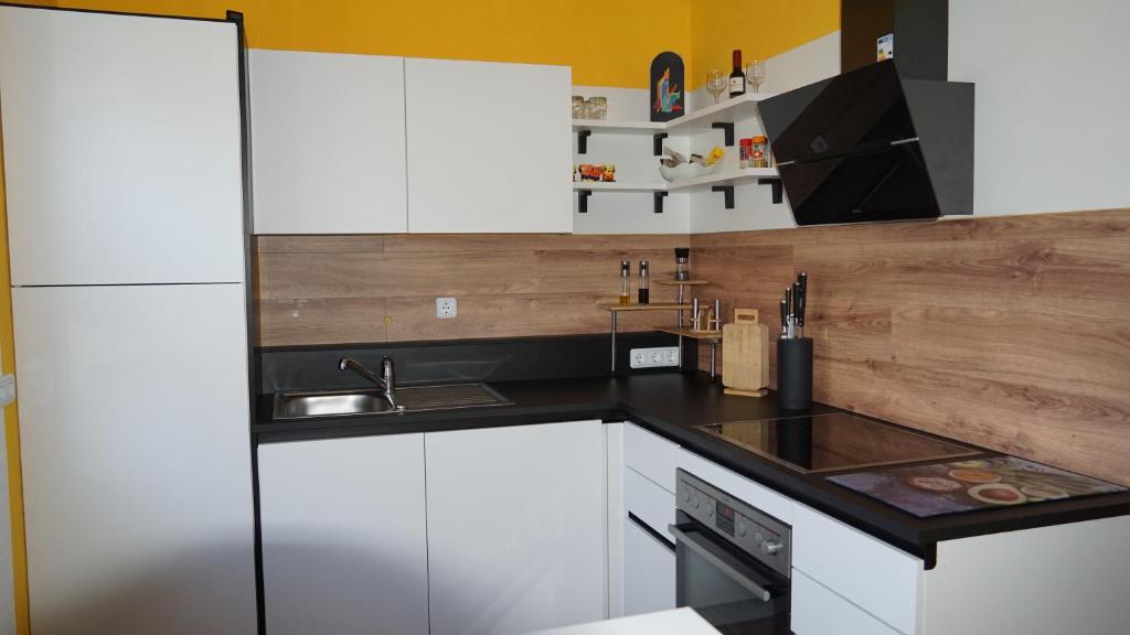 Großzügige Wohnung mit Terrasse und Gartenzugang. photo 3