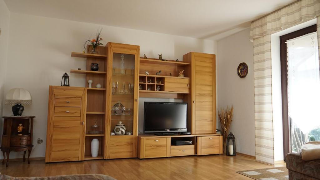 Großzügige Wohnung mit Terrasse und Gartenzugang. photo 4