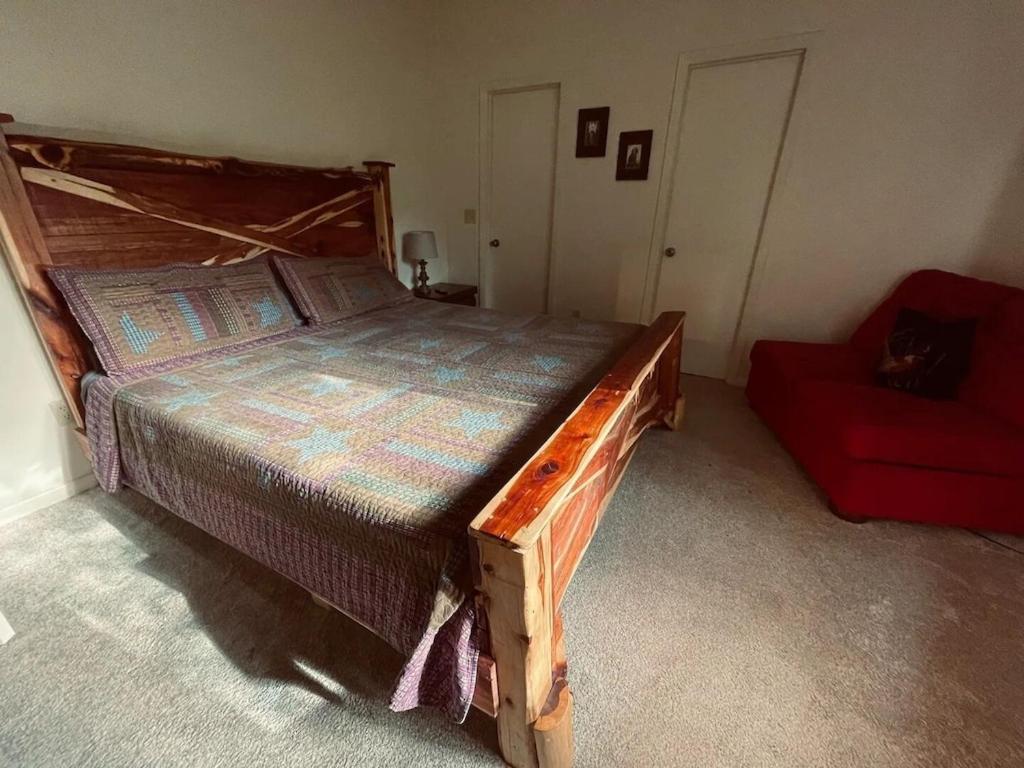Cabin with Treehouse Views, 3 King Beds, 4 Bunks, and Large Hot Tub! photo 1