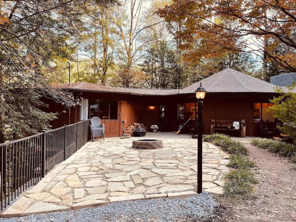 Cabin with Treehouse Views, 3 King Beds, 4 Bunks, and Large Hot Tub! photo 2