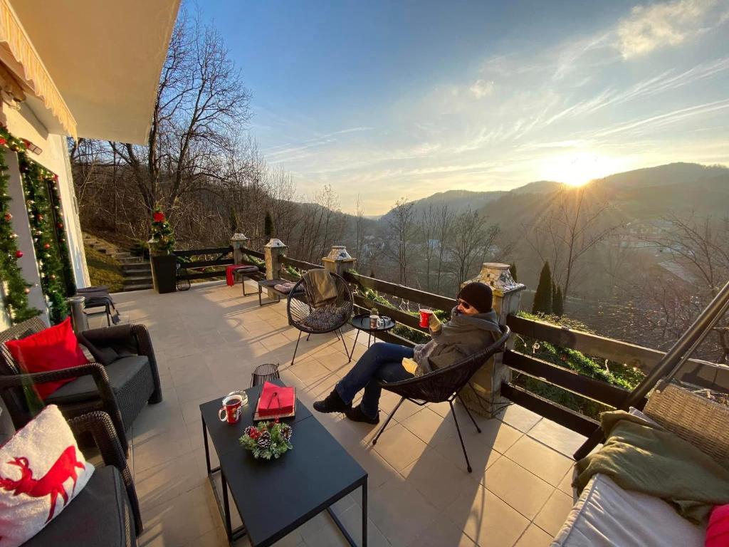 VILA GIGI, ideala pentru relaxare si distractie! photo 1
