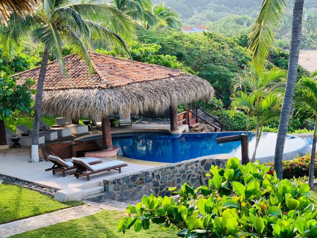 Casa Manzanillo - Point Room - Ocean Front Room at Exceptional Beach Front Location