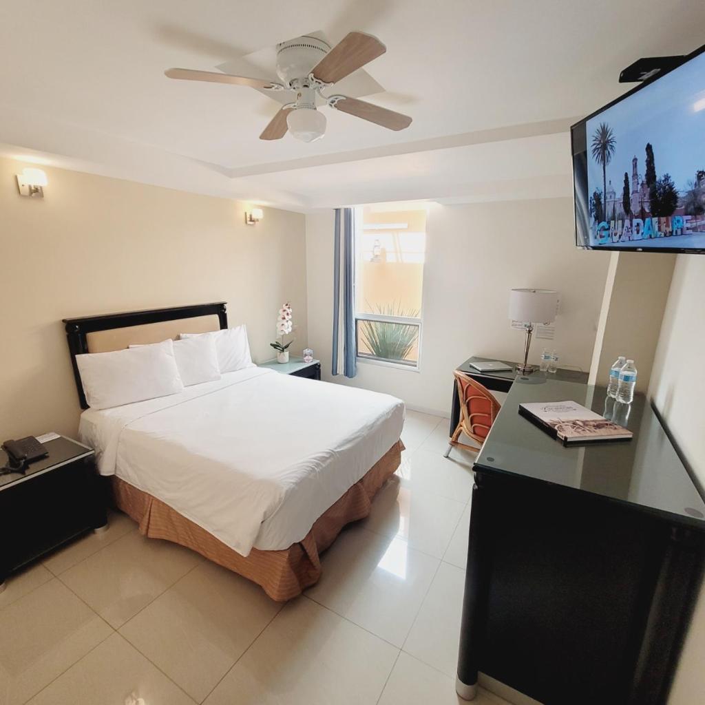Hotel CH photo 2