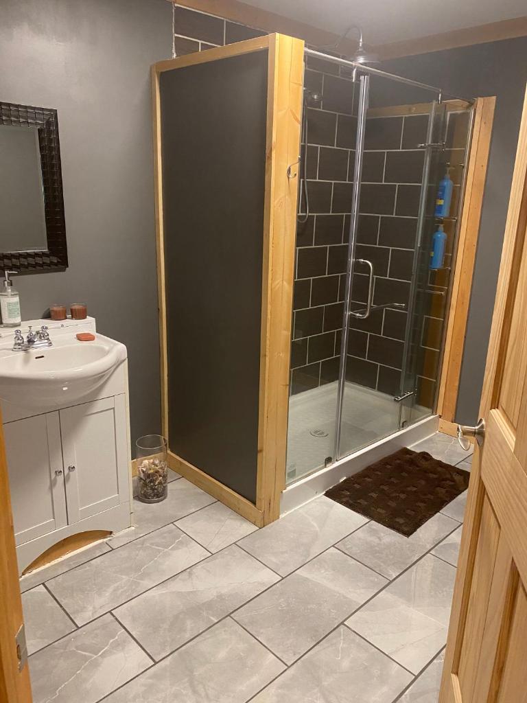 modern one bedroom suite photo 4
