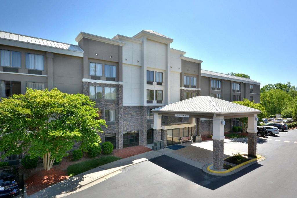 Holiday Inn Express Raleigh Durham Airport, an IHG Hotel image