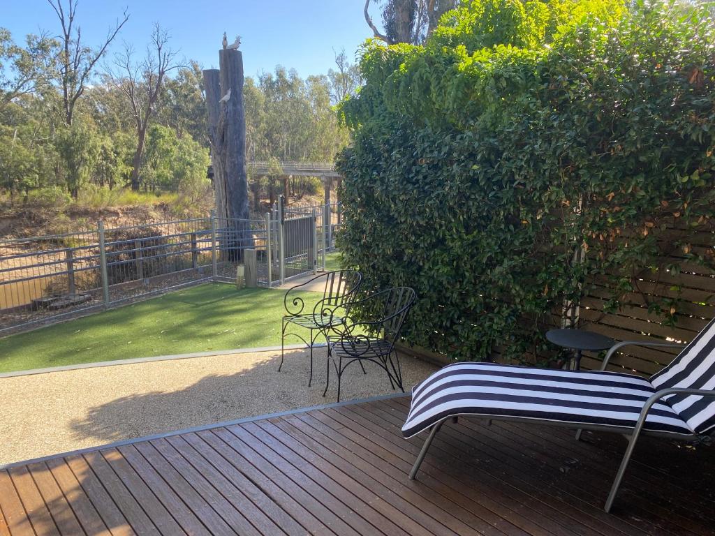 Adelphi Apartments 3 or 3A - Downstairs 2 Bedroom or Upstairs Studio with Balcony photo 4