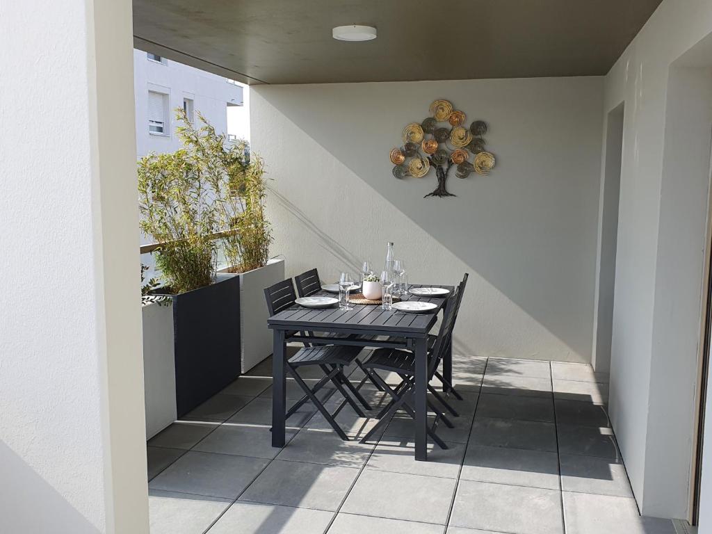 ViaSilvaDoma : Metro, Parking, Terrasse photo 2