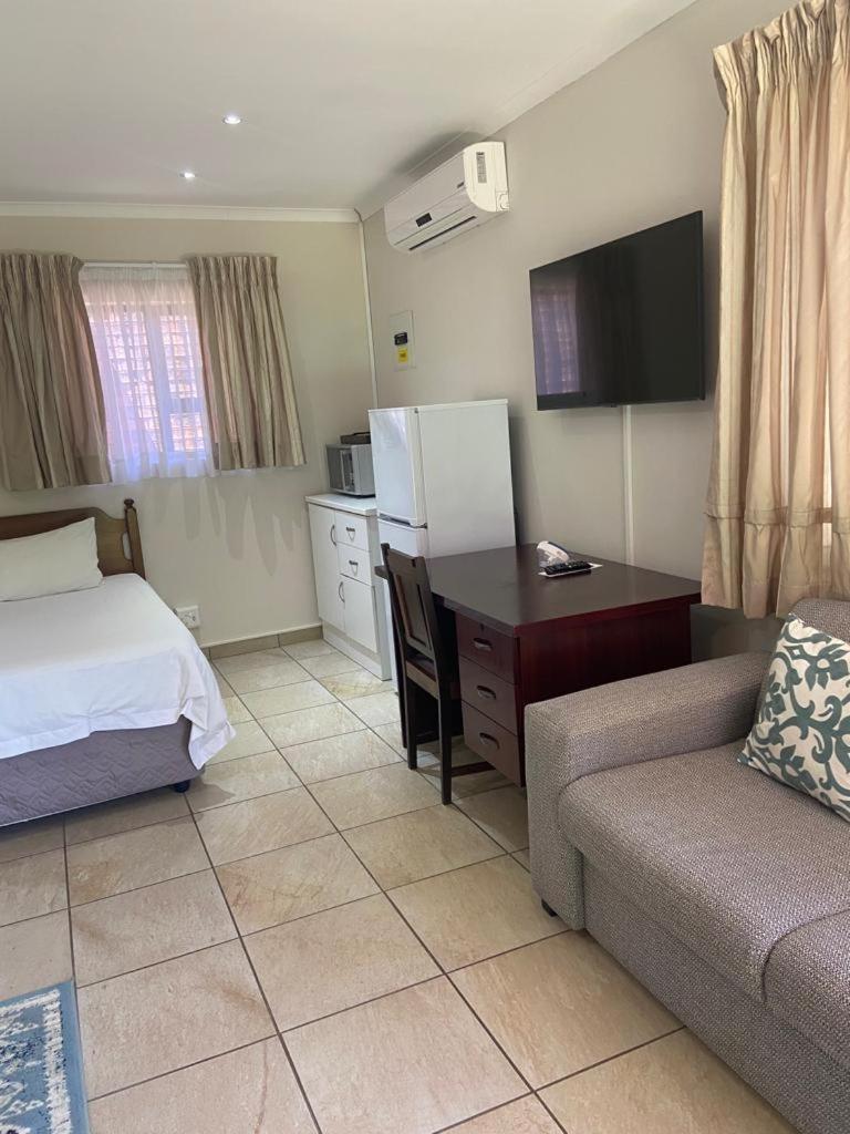 Botleng Guest House - Tap to explore photos