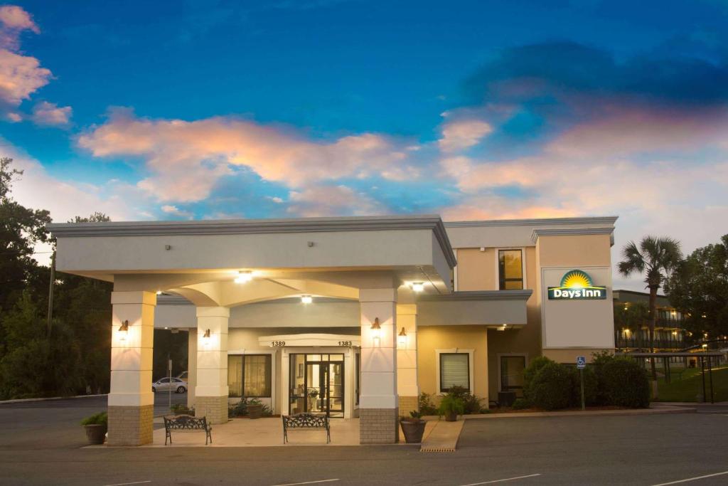 Days Inn by Wyndham Valdosta/Near Valdosta Mall photo 1