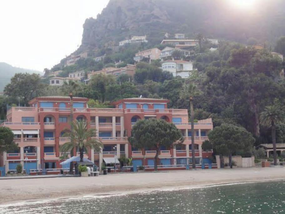 French Riviera 1 bedroom on the beach facing Cannes photo 1