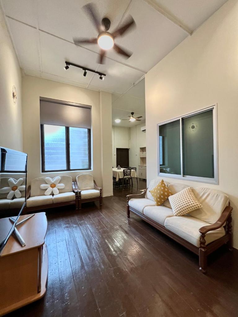 The Neighbour KKB - Rooms with shared bathroom