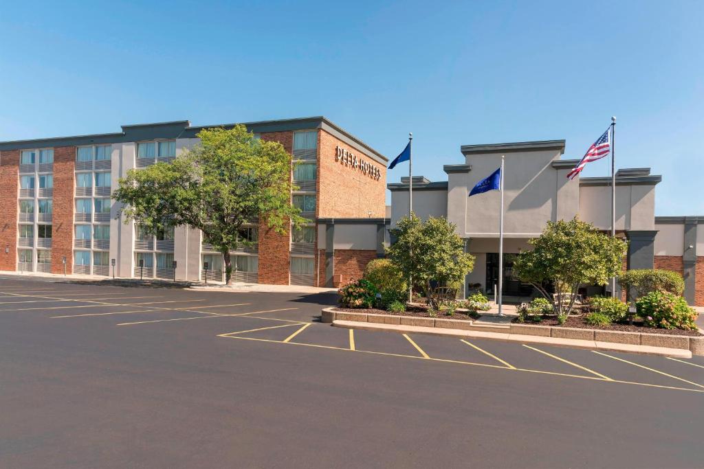 Delta Hotels by Marriott Grand Rapids Airport photo 1