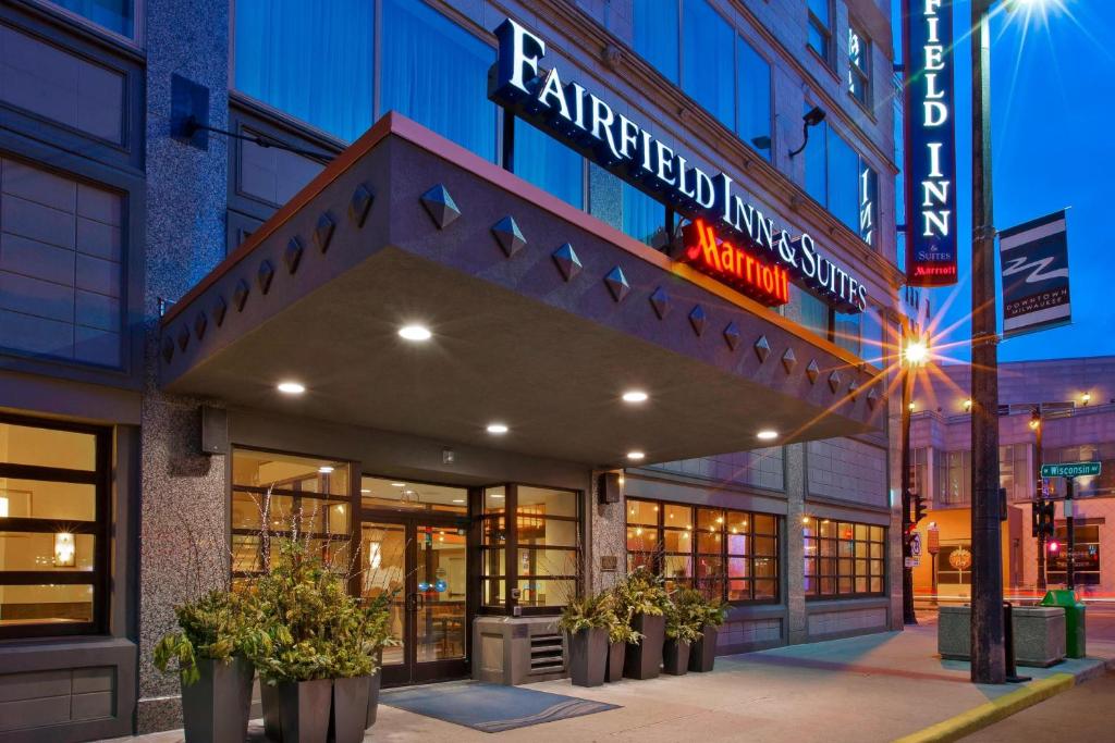 Fairfield Inn & Suites by Marriott Milwaukee Downtown image