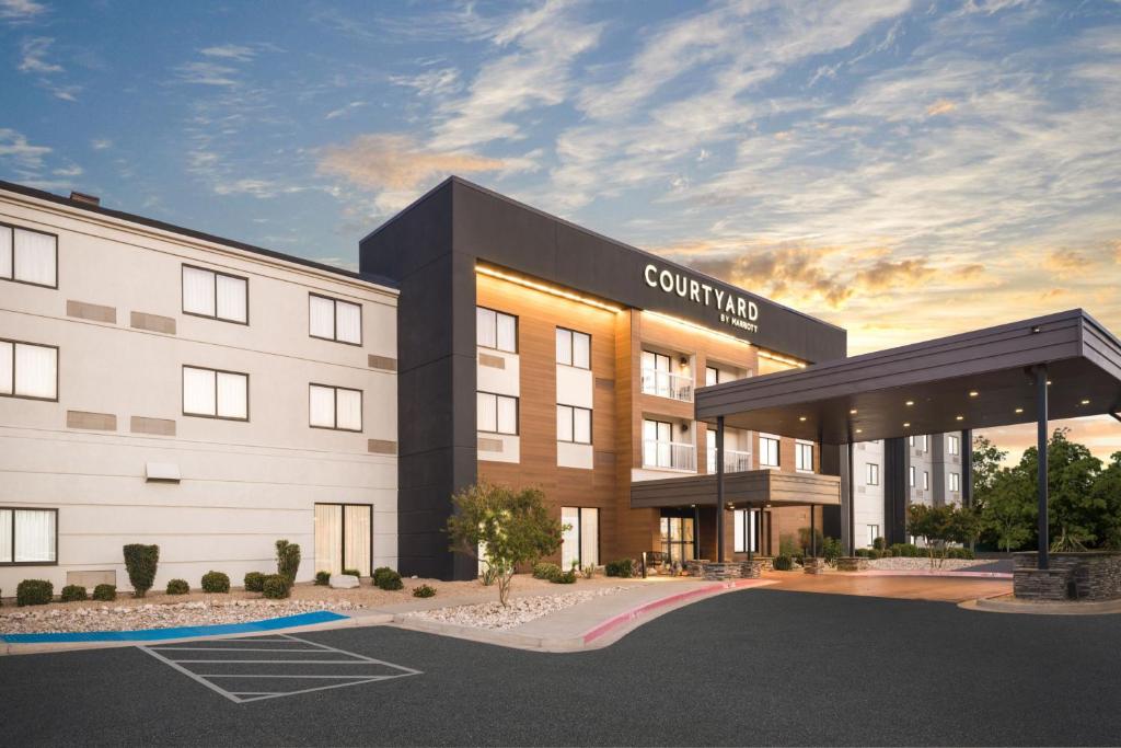 Courtyard by Marriott El Paso Airport image