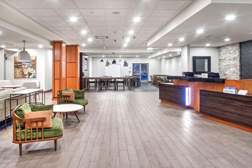 Fairfield Inn & Suites by Marriott Toronto Mississauga photo 1
