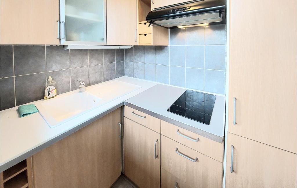 Nice Apartment In Les Pavillons-sous-boi With Wifi photo 4