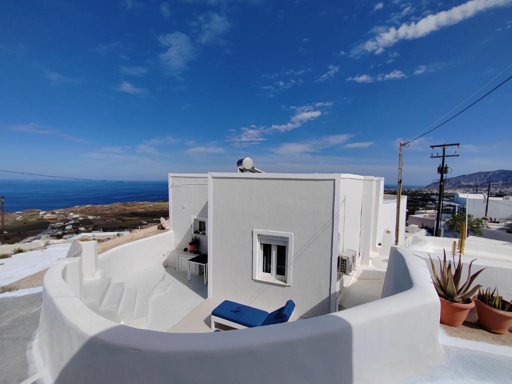 White Swallow Suite Santorini photo 4