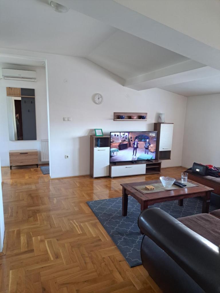 Apartman Zvezdica,besplatan parking ,NETFLIX