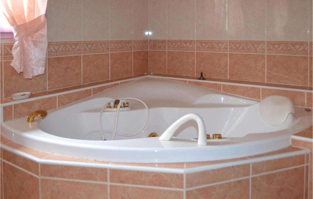 Nice Home In Baurech With Outdoor Swimming Pool, 3 Bedrooms And Wifi photo 4
