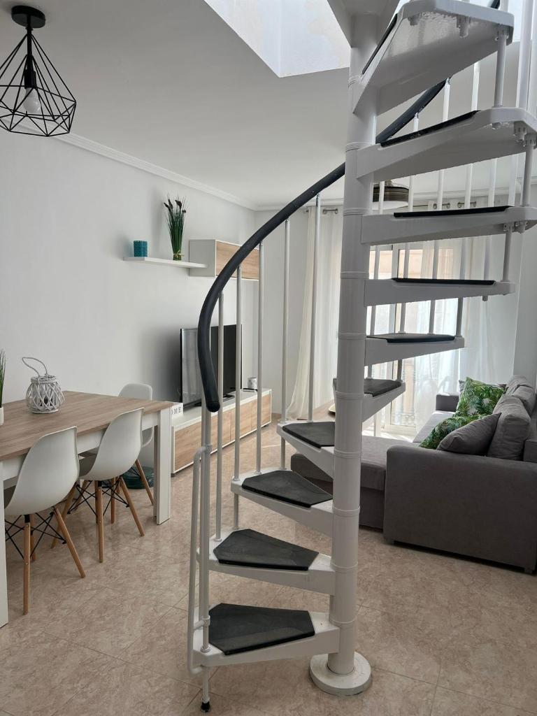 Ático duplex con Vista Mar y Terraza Privada a 200m de la playa hasta 6 personas photo 2