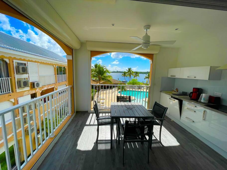 Superbe studio lumineux, vue sur piscine et mer photo 3