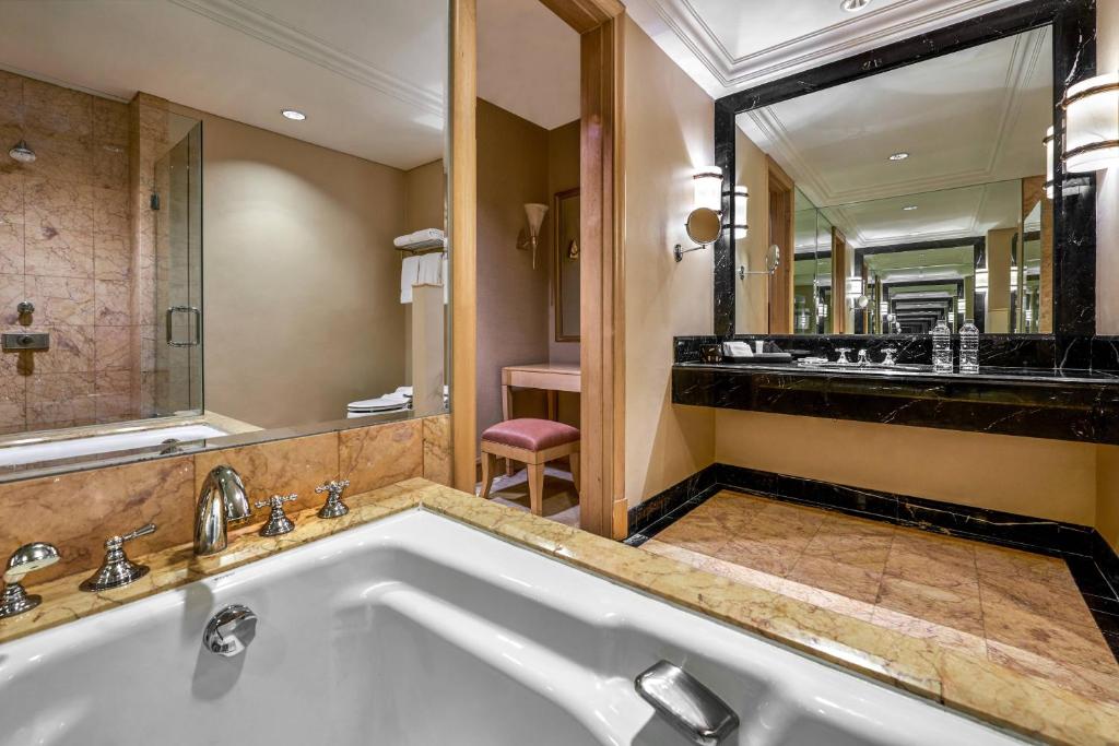 JW Marriott Hotel Jakarta Room Type - 1 Bedroom Suite, 1 King