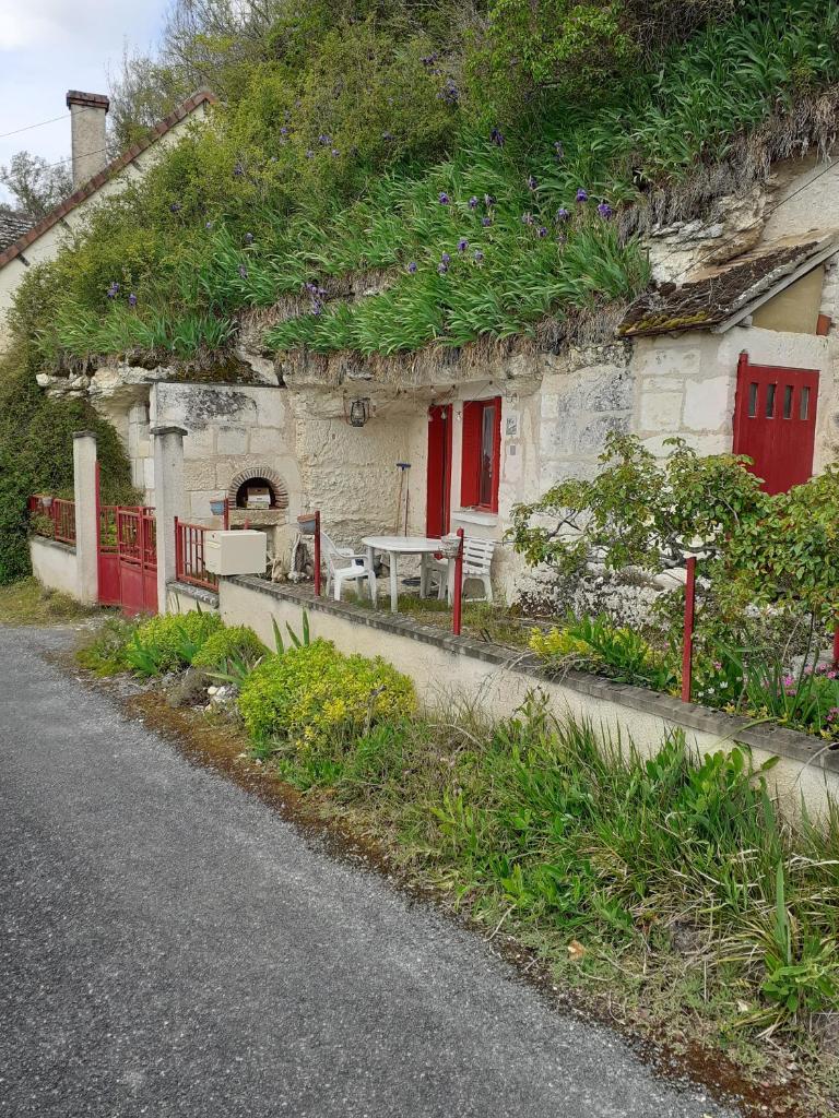 Gite troglodyte Les Iris photo 2