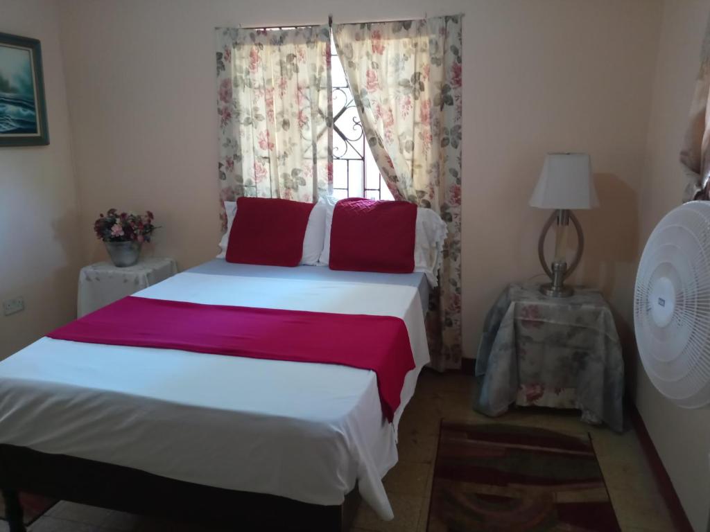 Twin Court Retreat photo 2