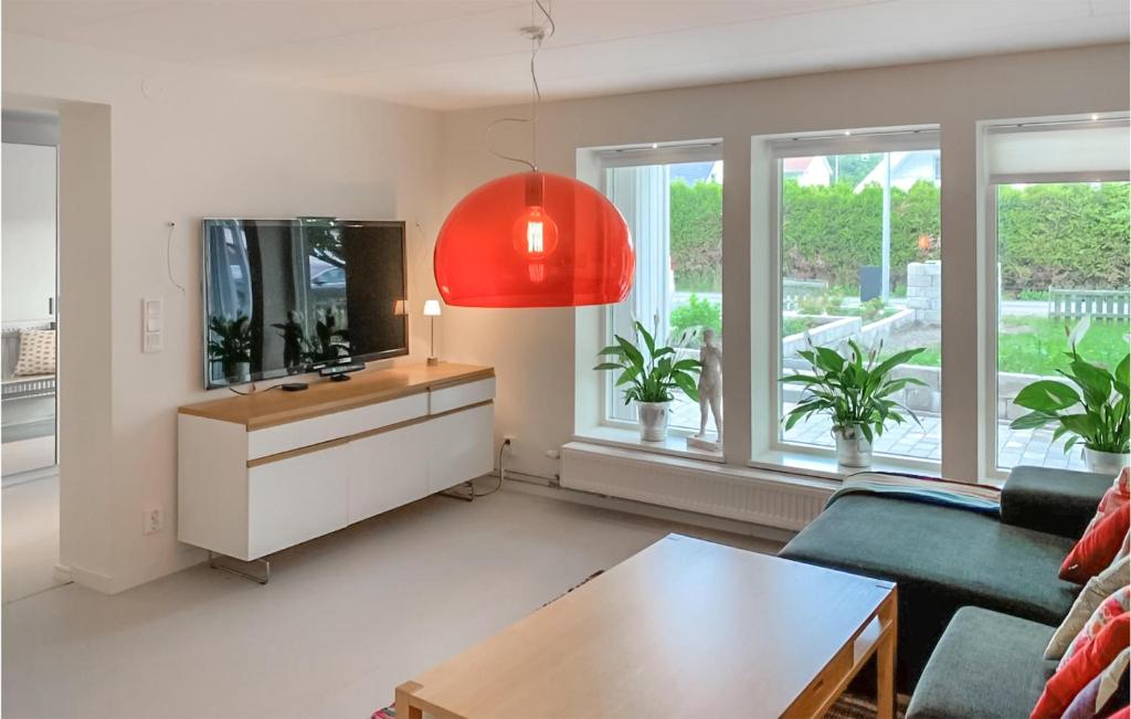 Awesome Home In Bohus-bjrk With 7 Bedrooms And Wifi photo 2