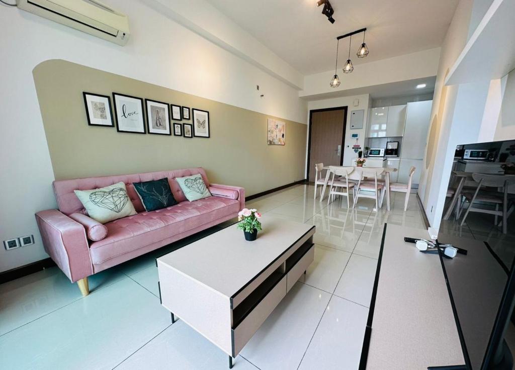 Paragon Residence 8-12pax-Big Balcony with BBQ photo 3
