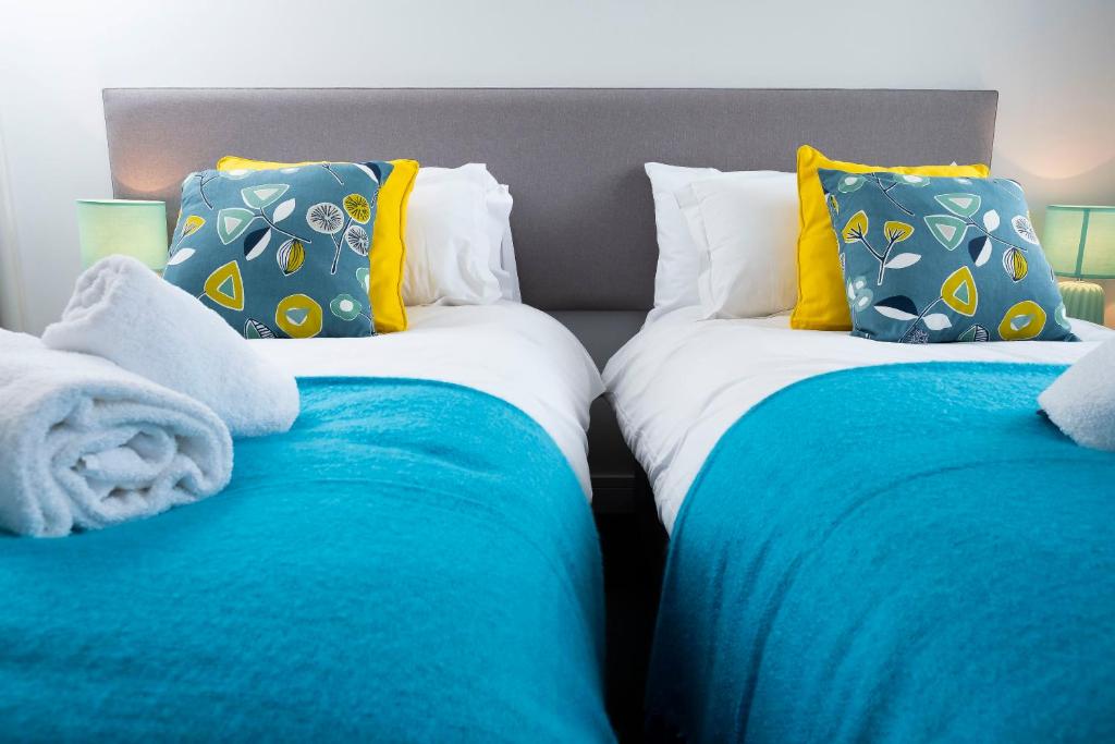7 Putsborough - Luxury Apartment at Byron Woolacombe, only 4 minute walk to Woolacombe Beach! - Tap to explore photos