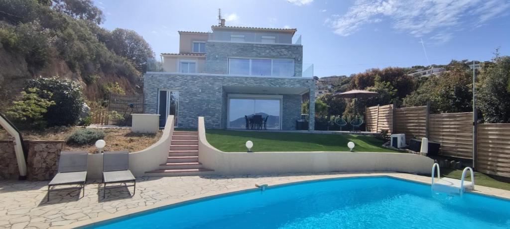 F4 à Porticcio avec piscine et vue sur mer photo 1