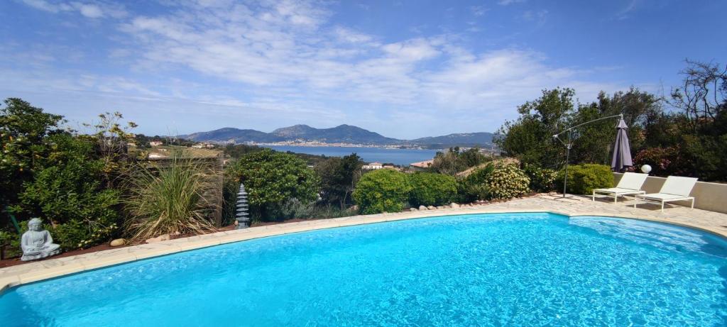 F4 à Porticcio avec piscine et vue sur mer photo 2