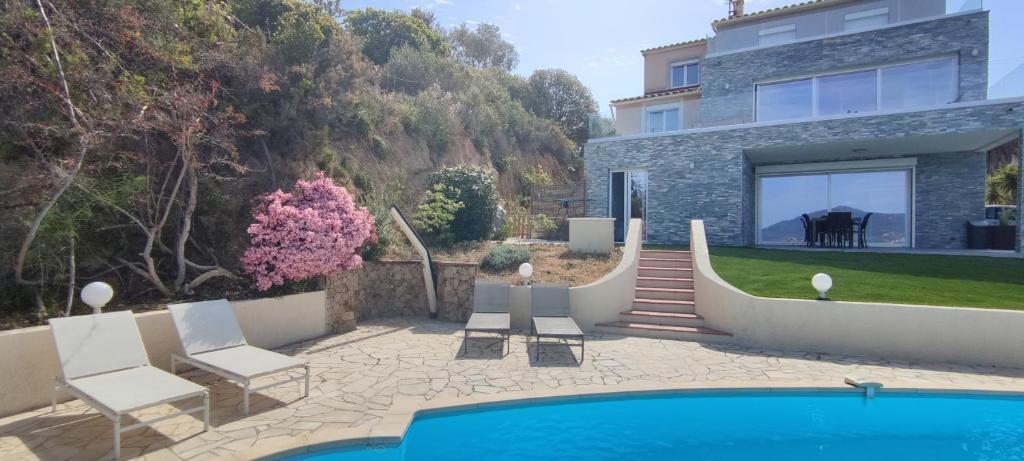 F4 à Porticcio avec piscine et vue sur mer photo 3