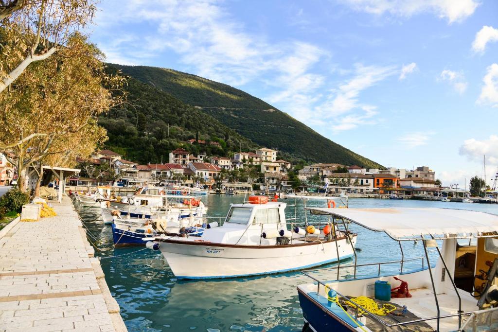 Lefkada house with private yard parking 2 photo 1