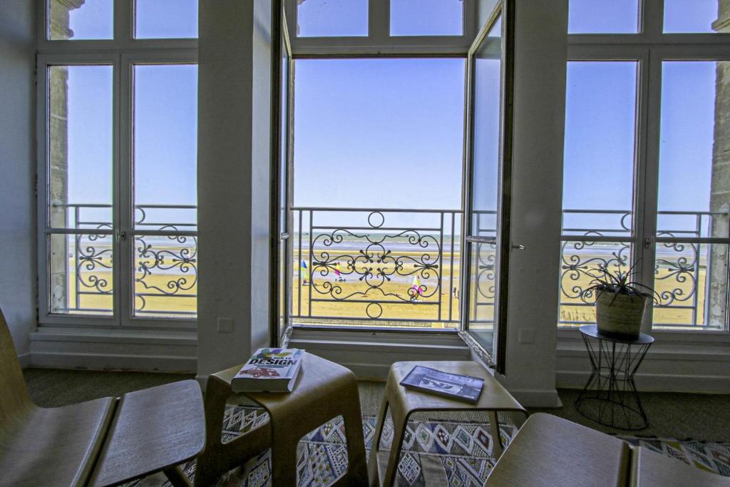 Panoramic Mulberry Beach plendid family apartment