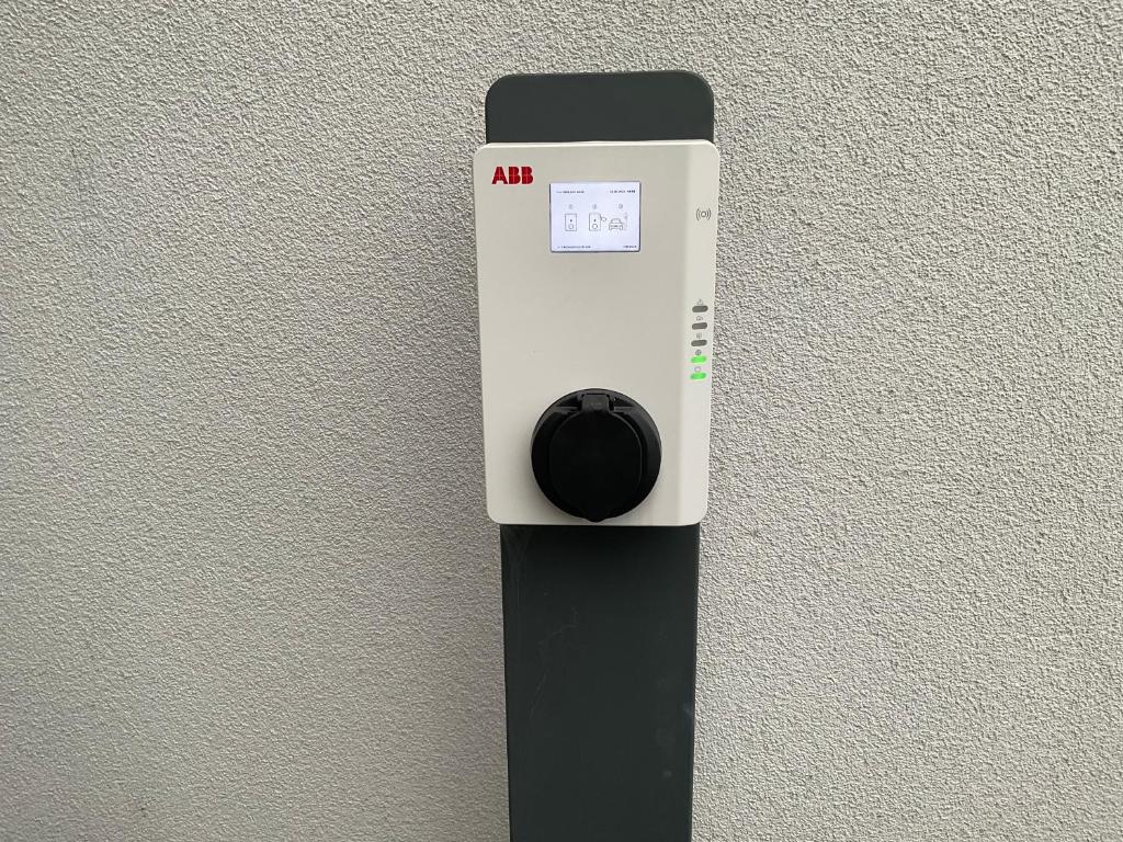 Attika Ferienwohnung in Freiburg -Gundelfingen mit großer Dachterrasse photo 1