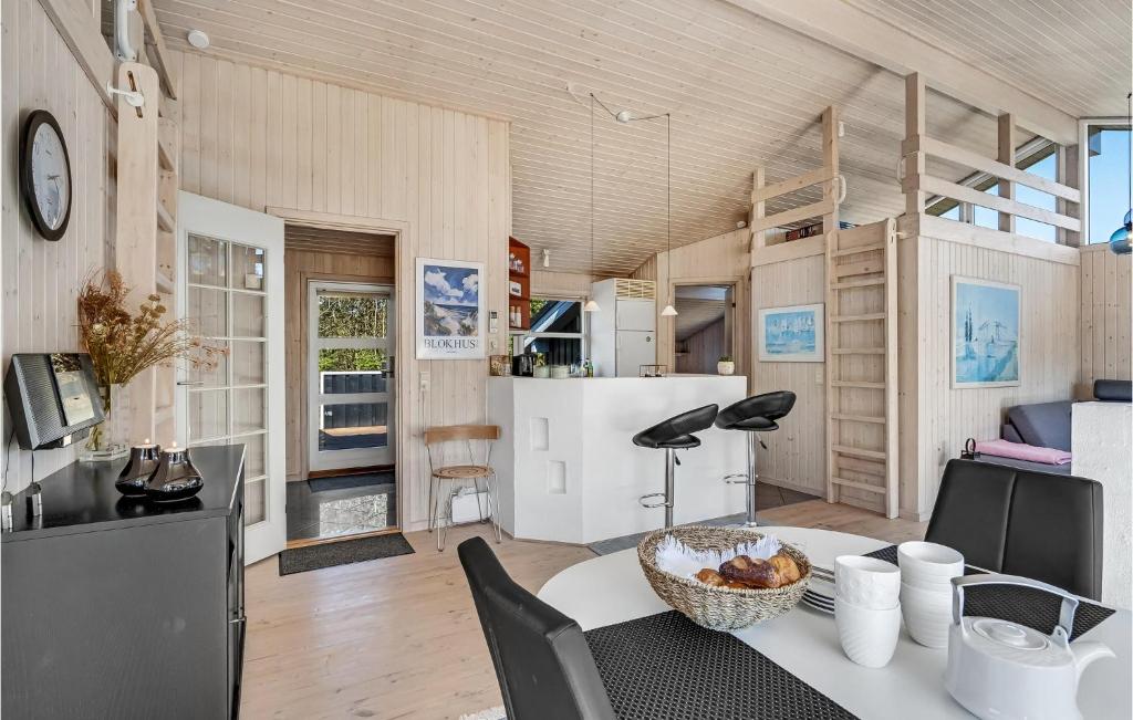 Awesome Home In Saltum With Sauna, Wifi And 4 Bedrooms photo 3